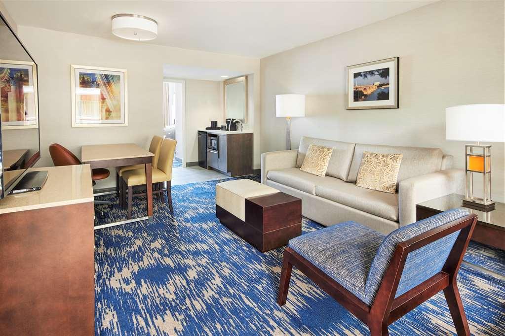 Embassy Suites By Hilton Alexandria Old Town Pokoj fotografie